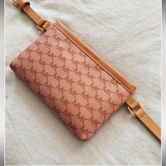 Michael Kors crossbody bag/ Fanny pack NWT pink leather - Picture 2 of 11